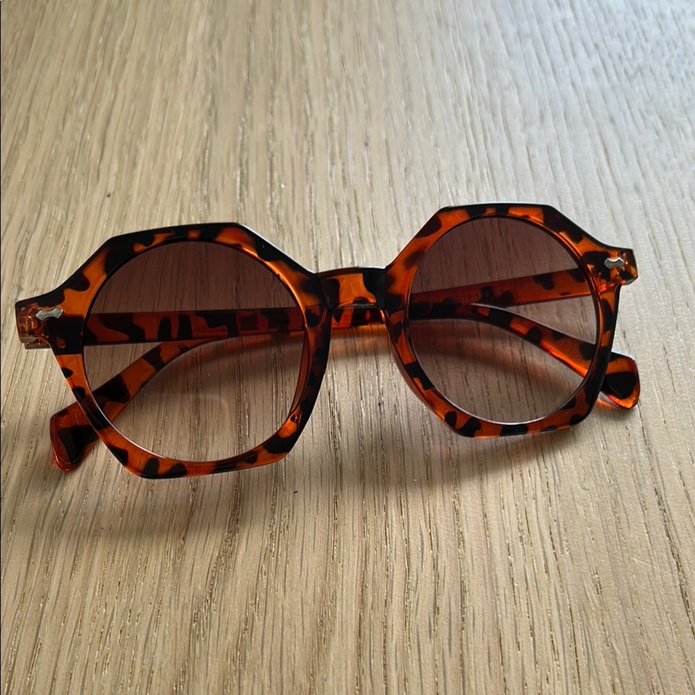 Tortoiseshell Round Sunglasses